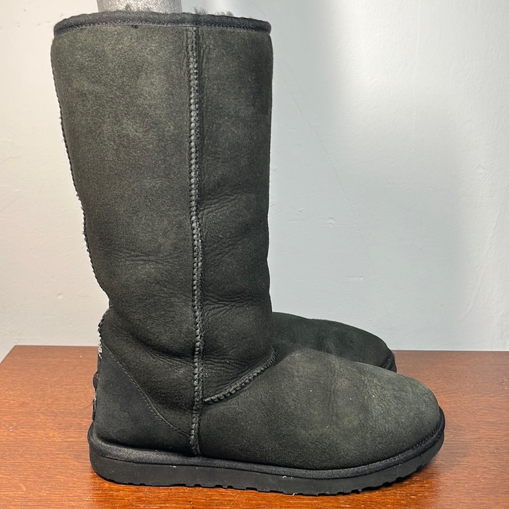 UGG Australia Genuine Sheepskin Classic Tall Boots Women’s Size 9